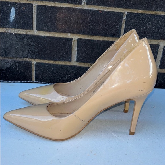 Steve Madden Beige Patent Leather Heels - Picture 1 of 6